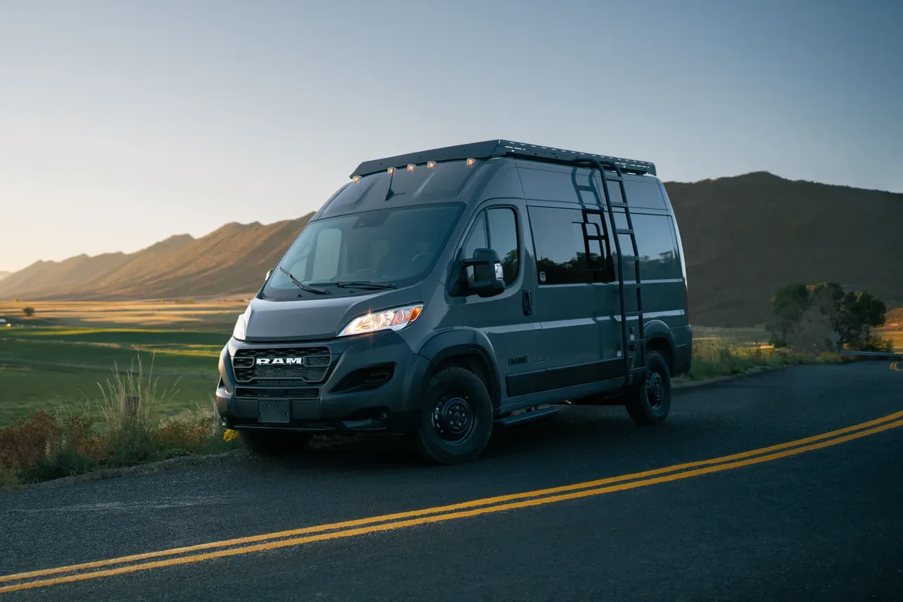 home-lv3-card-2026-10 2027 DM Vans LV3 camper van